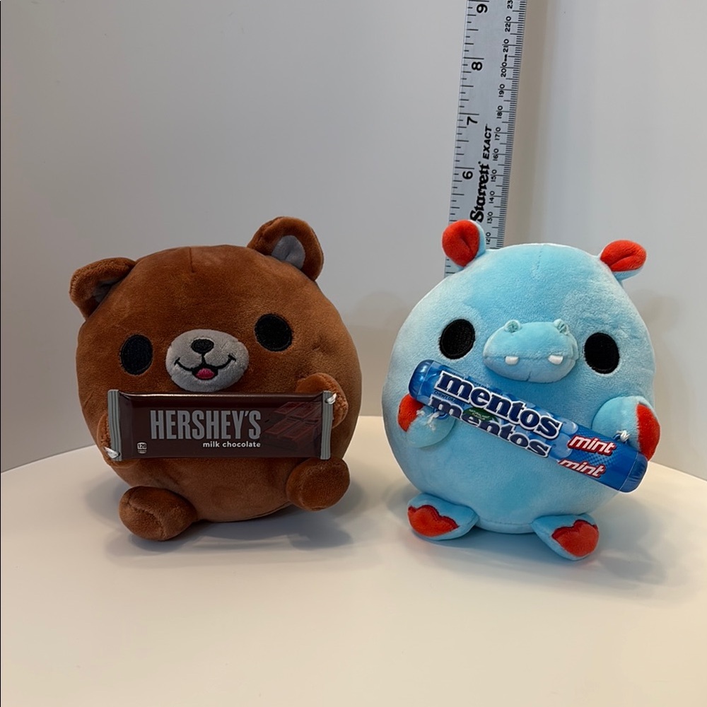 Hershey's and Mentos Zuru Snackles Plush Toy Set